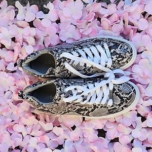 J-Slides Grey Snakeskin Lace Up Faux Leather Sneakers Size 6
